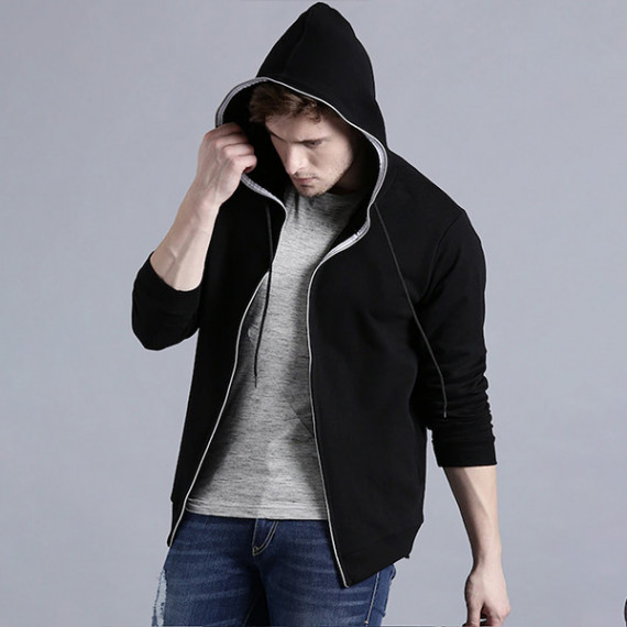 https://www.goldensgrove.in/products/men-black-solid-hooded-sweatshirt