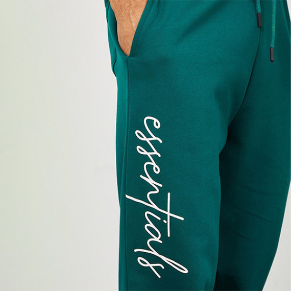 https://www.goldensgrove.in/products/men-green-solid-relaxed-fit-cotton-joggers