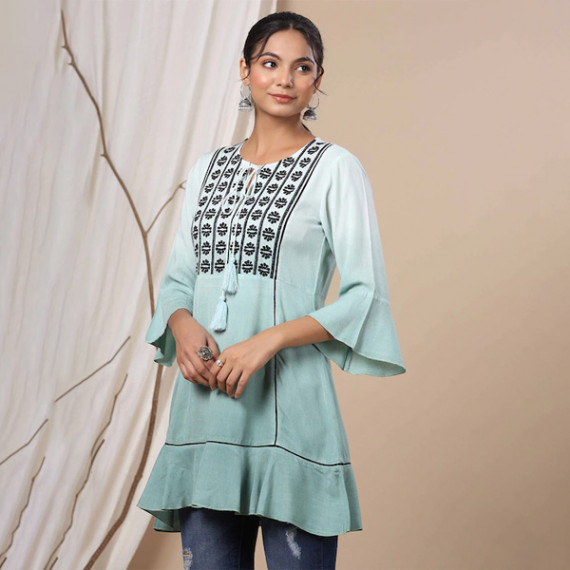 https://www.goldensgrove.in/products/women-green-tunics